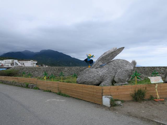 比西里岸：海邊的動物雕塑