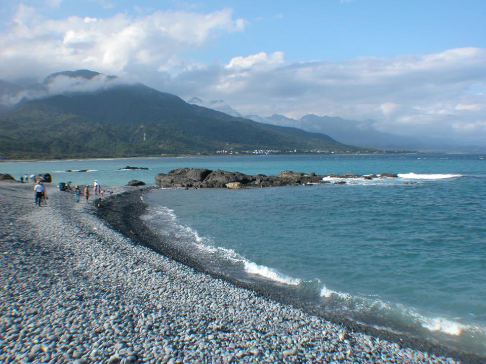 三仙台一帶：礫石海岸與山