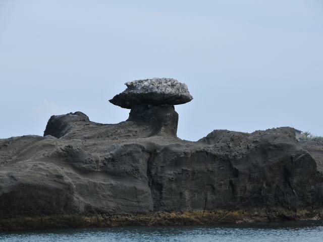 石雨傘風景區：蕈狀的海蝕岩